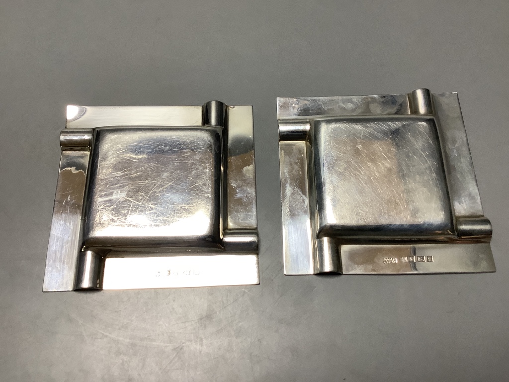 A pair of modern part engine turned silver ashtrays, 95 mm, 176 g and a silver and Wedgwood plaque mounted salt glass salts bottle, a.f.